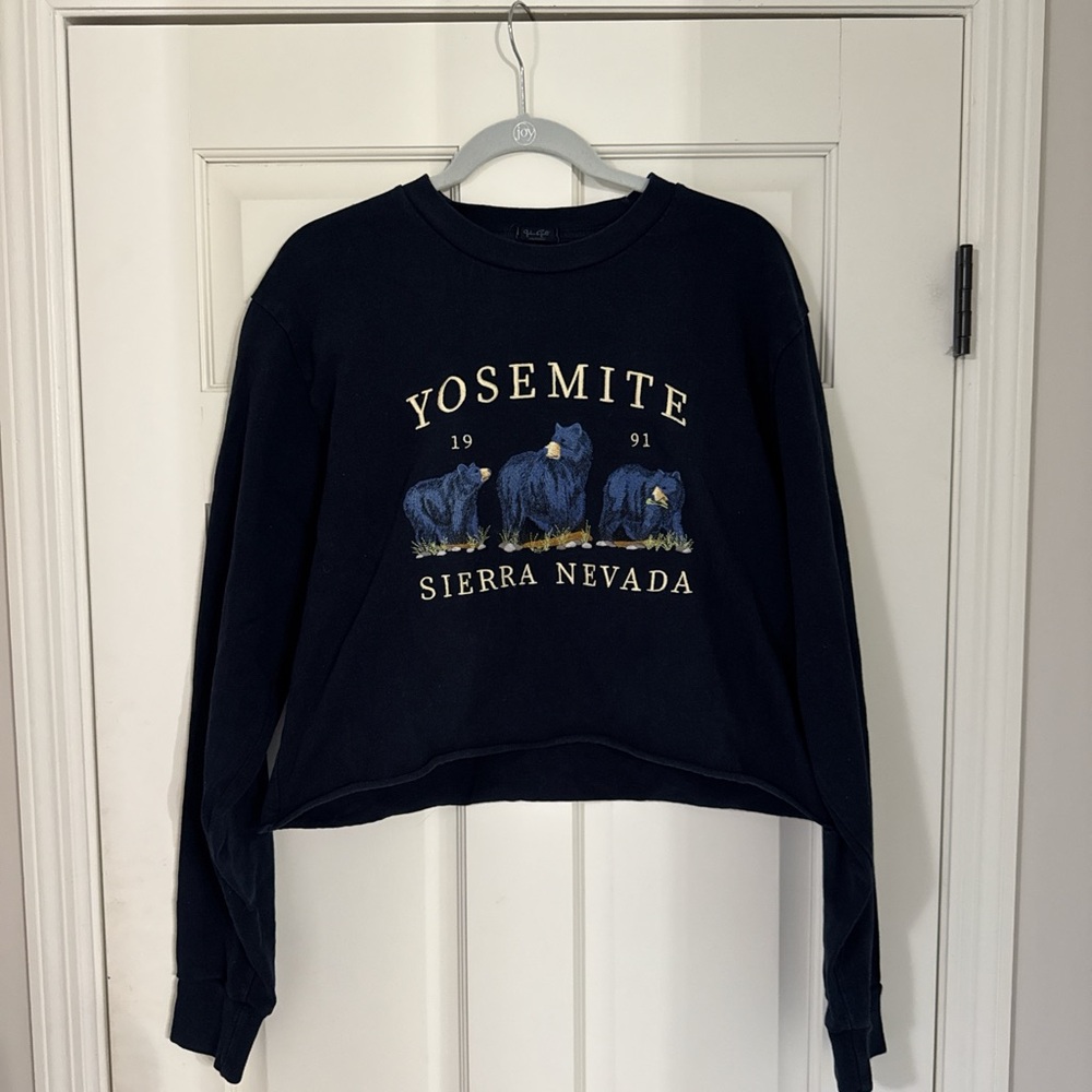 Yosemite Sierra Nevada Black Crop Top